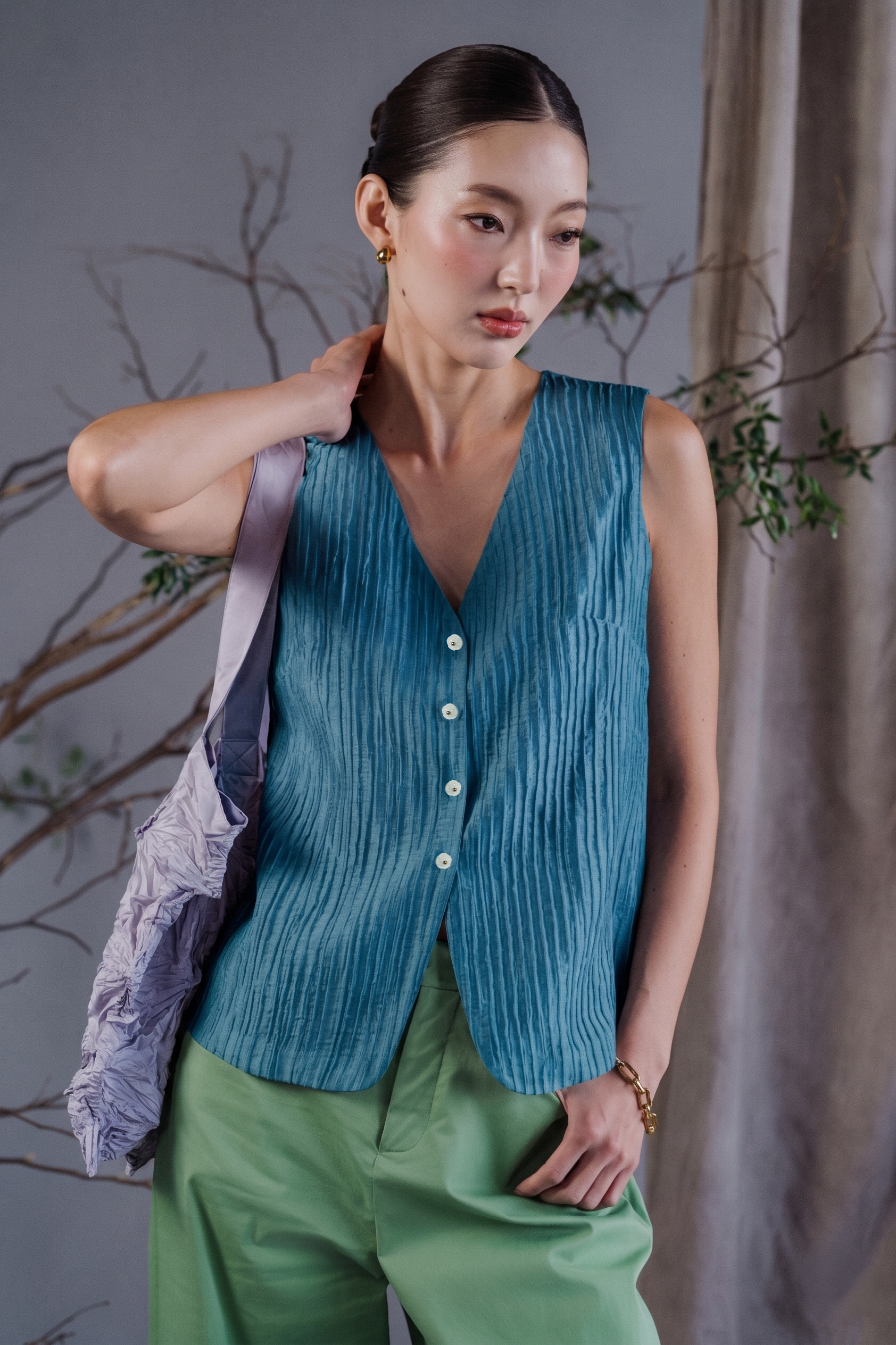 Hisa Pleated Cotton Vest - White / Black / Teal