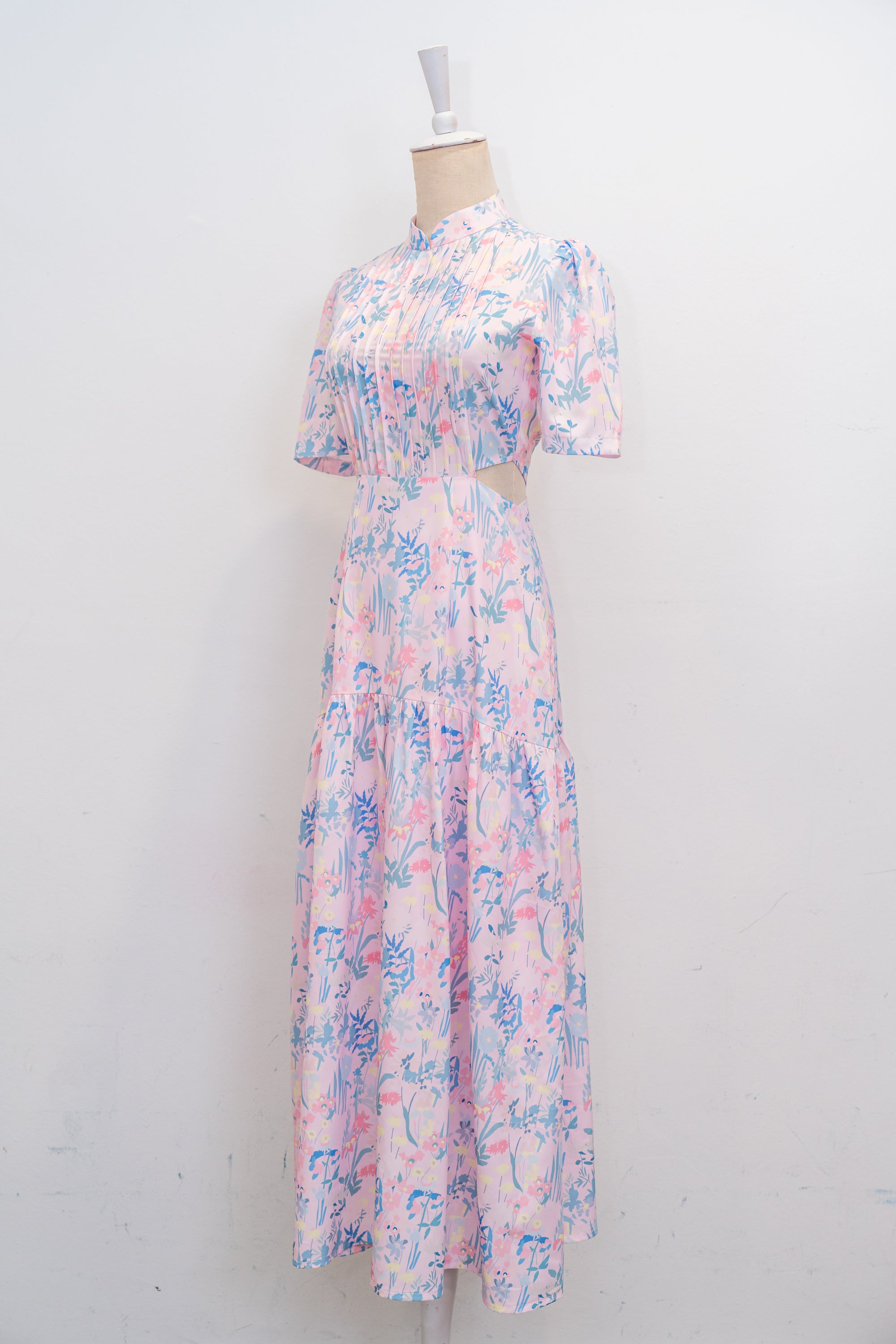 Gigi Pleated Maxi Cheongsam - Pastel Romance / Cobalt Blooms