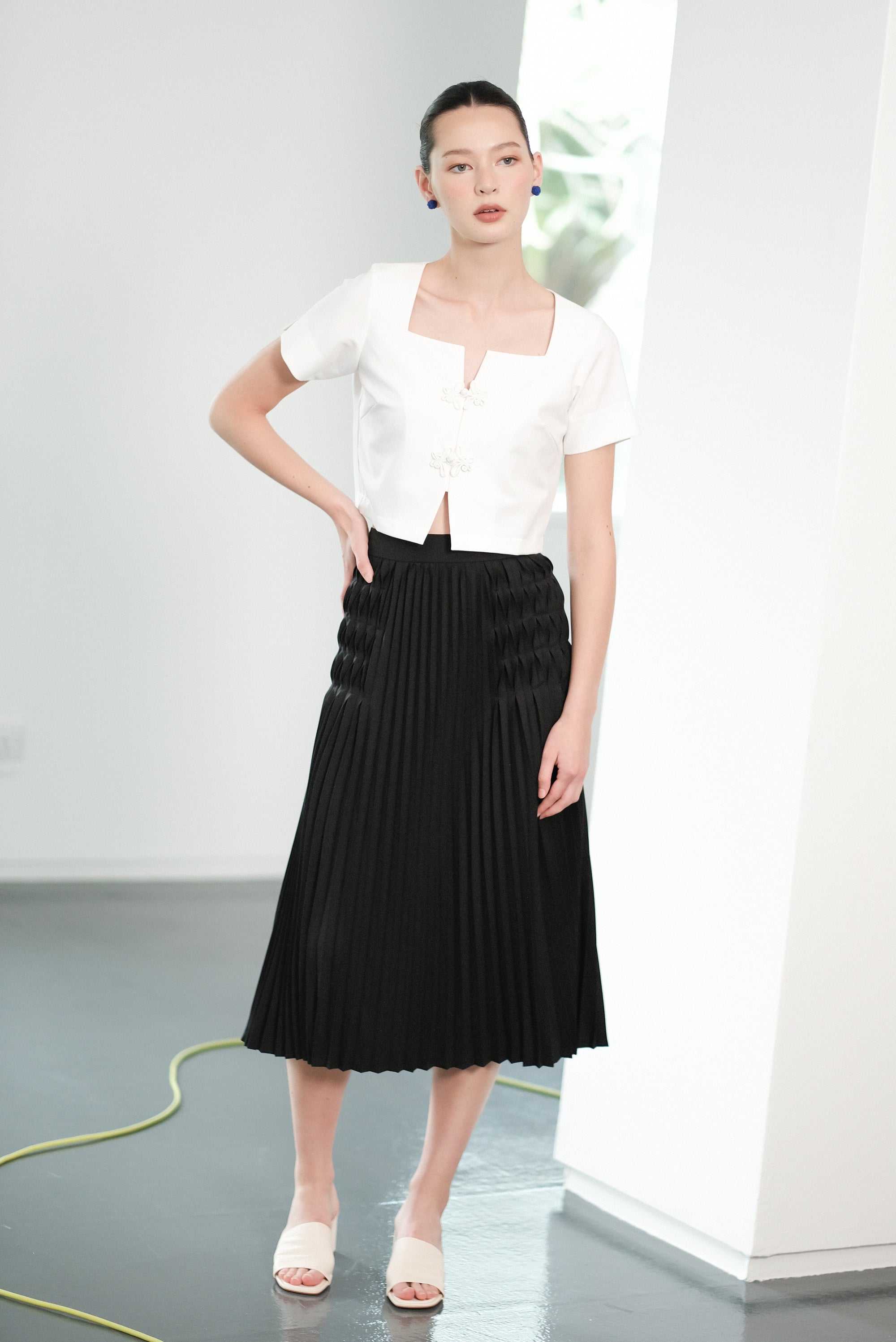 Loren Cropped Top - Black / White