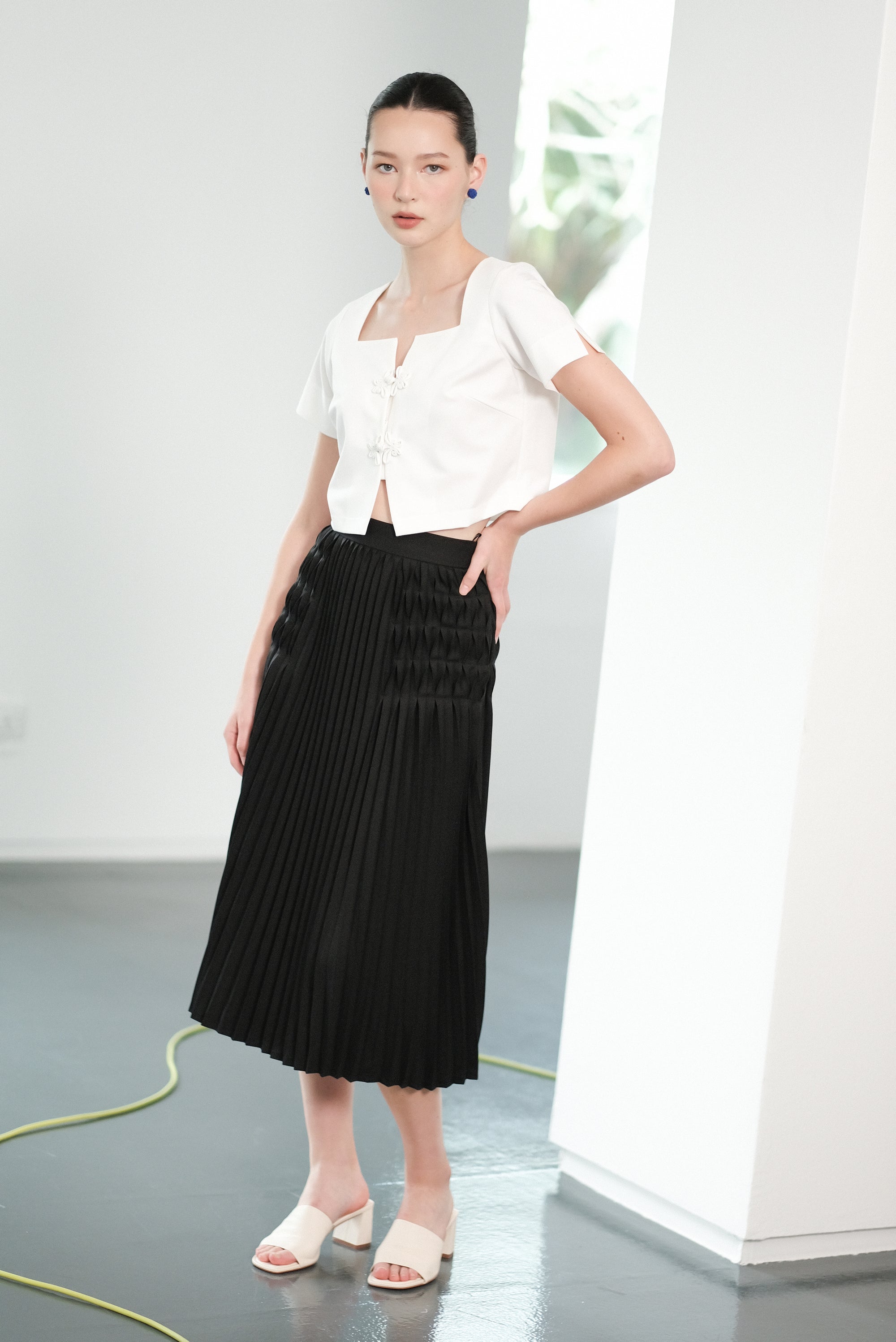 Carita Pleated Skirt - Black / Beige / Chambray
