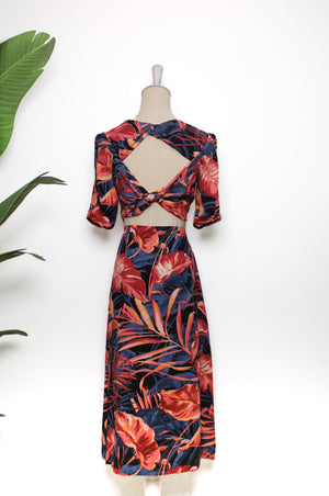 
            
                Load image into Gallery viewer, Twylla Double Twist Flared Dress - Amber Foliage
            
        