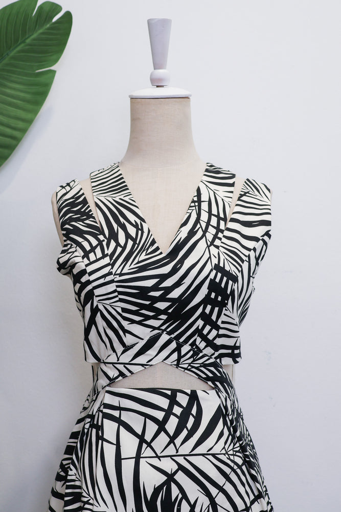
            
                Load image into Gallery viewer, Loretta Mini Dress - Black Palms
            
        