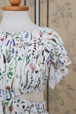 
            
                Load image into Gallery viewer, Lil&amp;#39; Botanica Cut-Out Flutter Sleeves Dress (Pre-order)
            
        