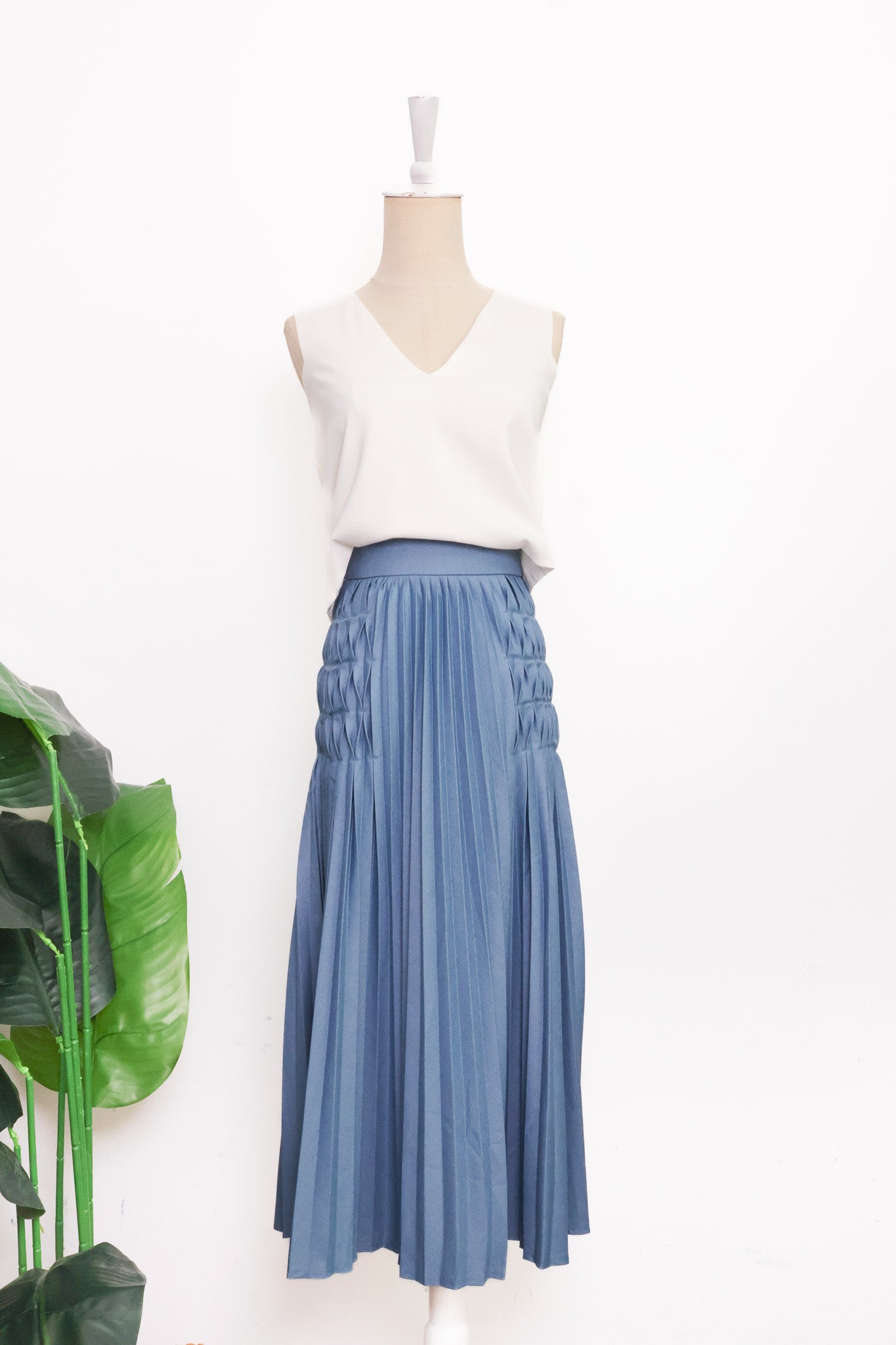 Carita Pleated Skirt - Black / Beige / Chambray