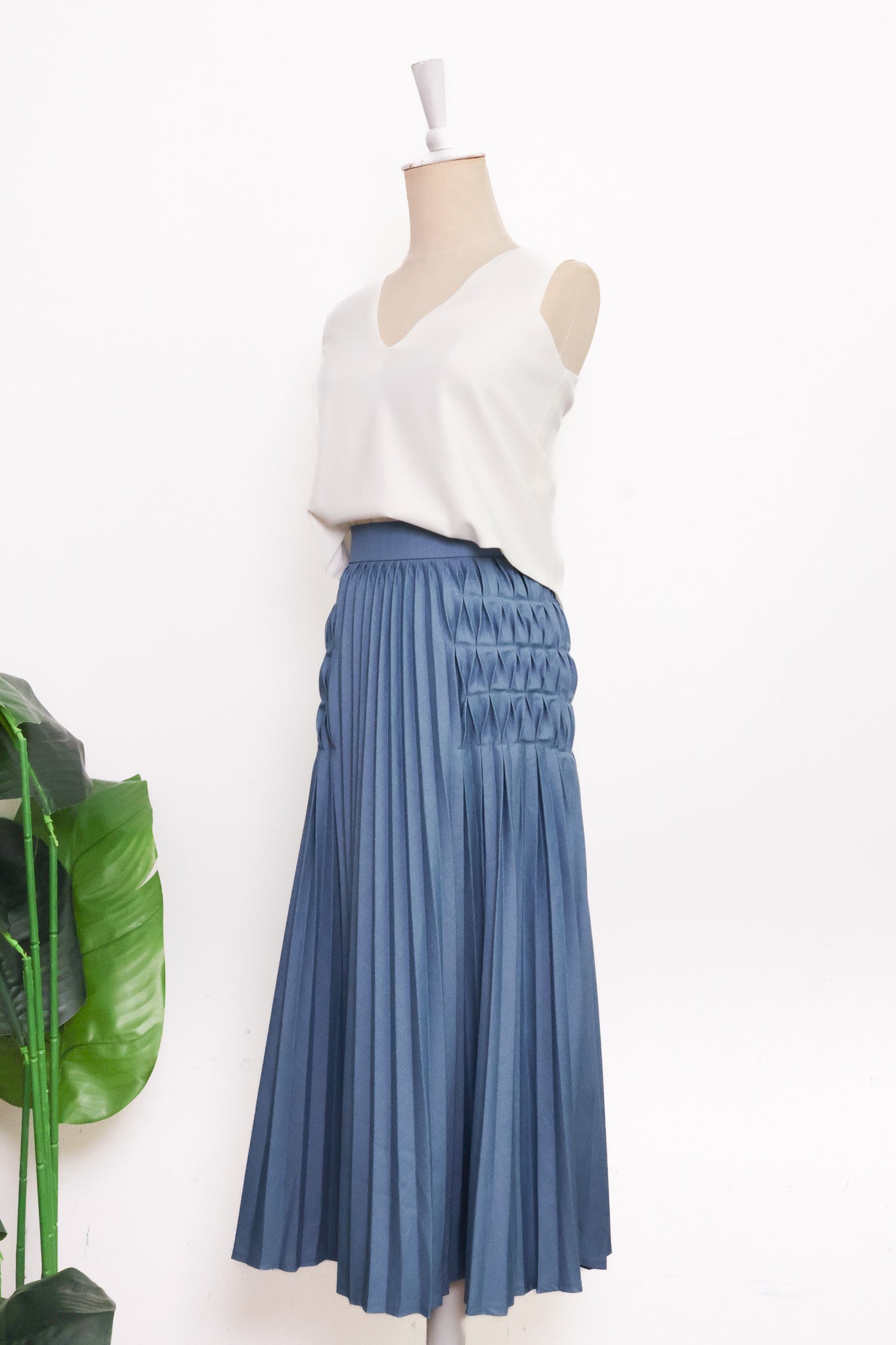 Carita Pleated Skirt - Black / Beige / Chambray