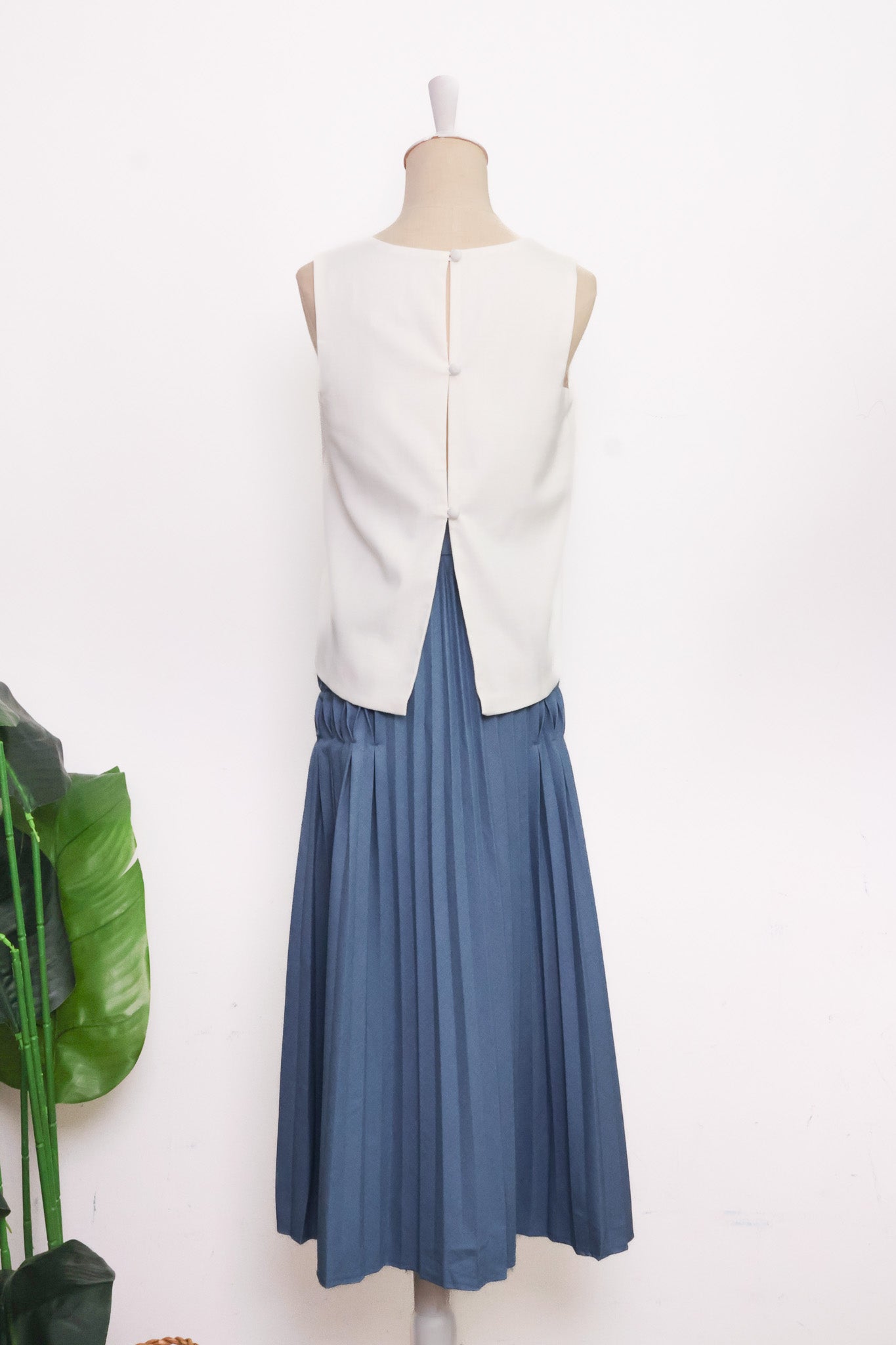 Carita Pleated Skirt - Black / Beige / Chambray