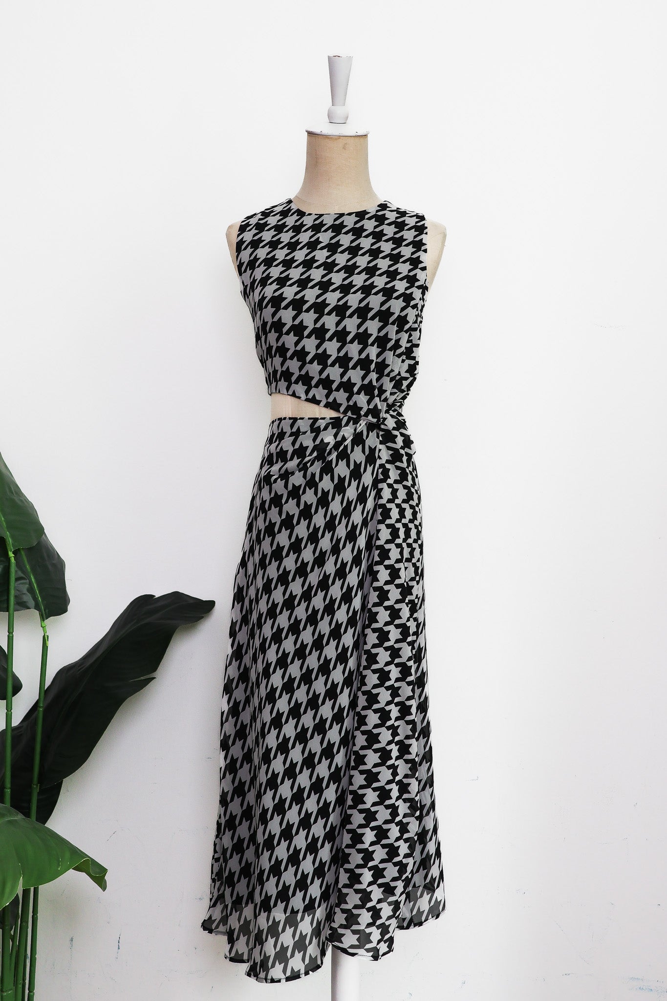 Marina Cut-Out Dress - Maroon Blue Geometric / Houndstooth