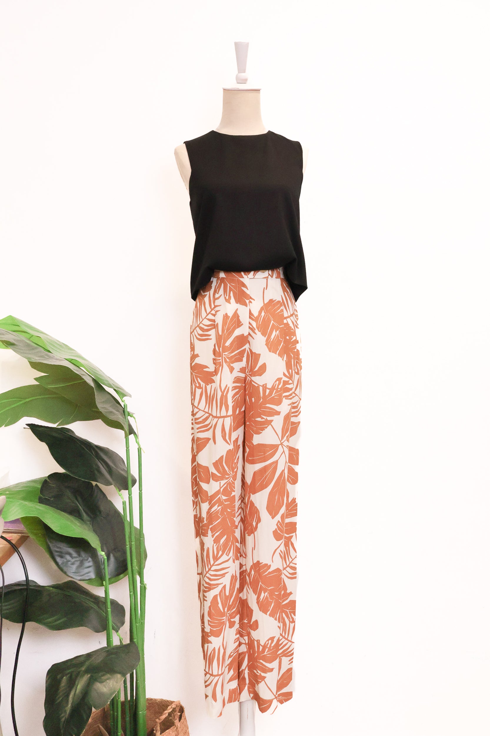 Kiri High-Waisted Resort Pants