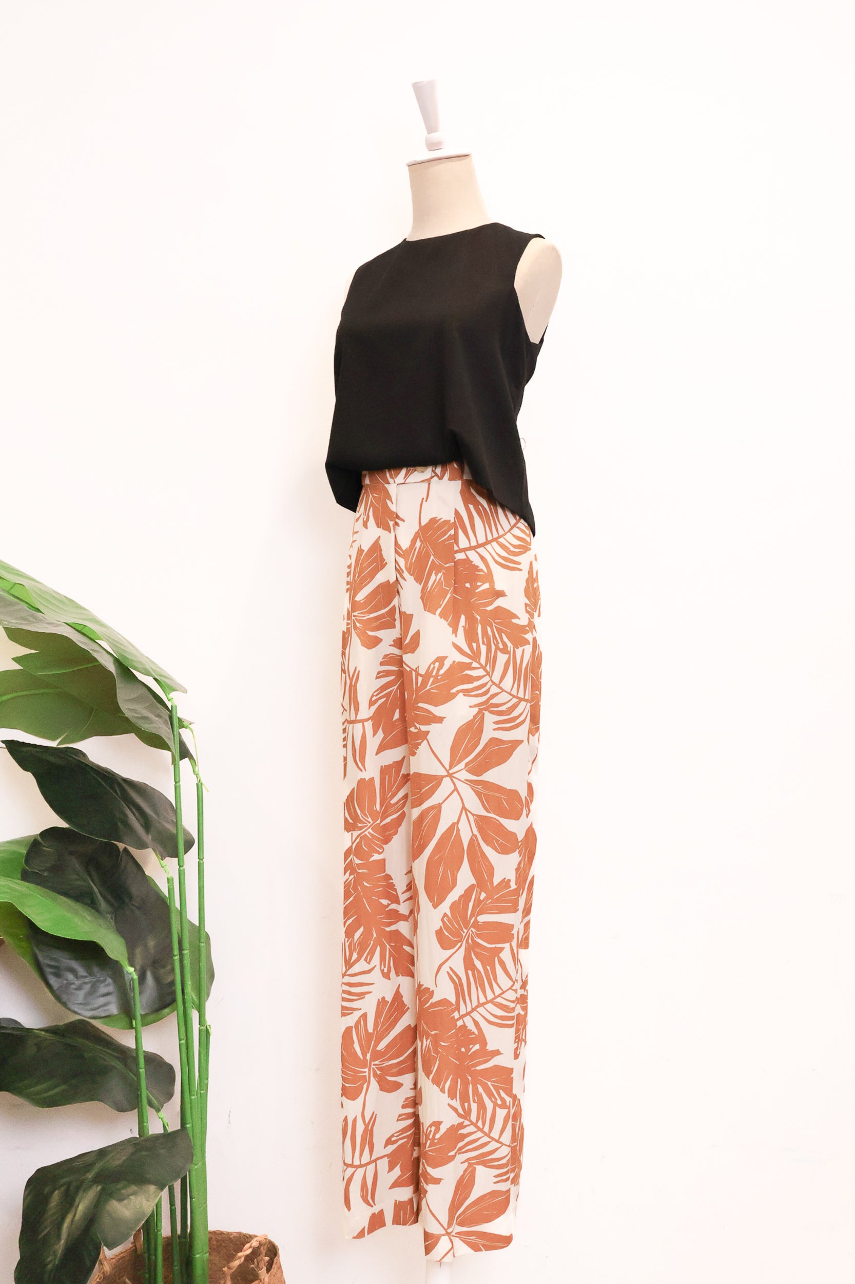 Kiri High-Waisted Resort Pants
