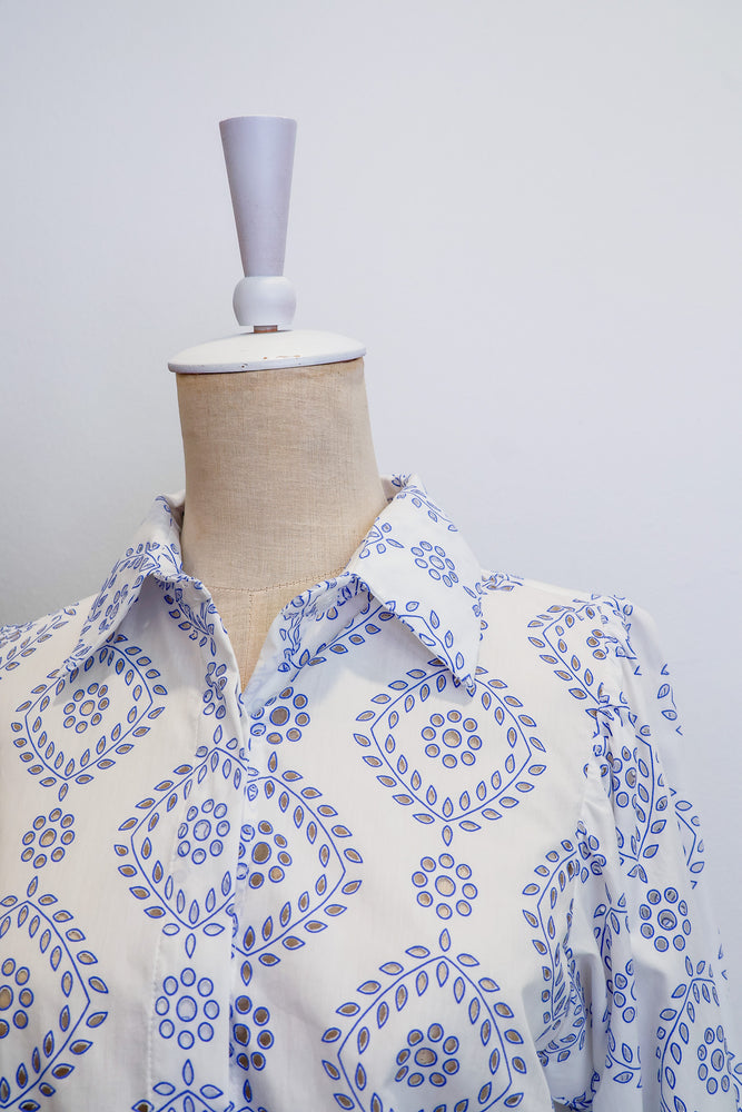 
            
                Load image into Gallery viewer, Gemma Gigot Sleeves Shirt - White Rose / Blue-White
            
        