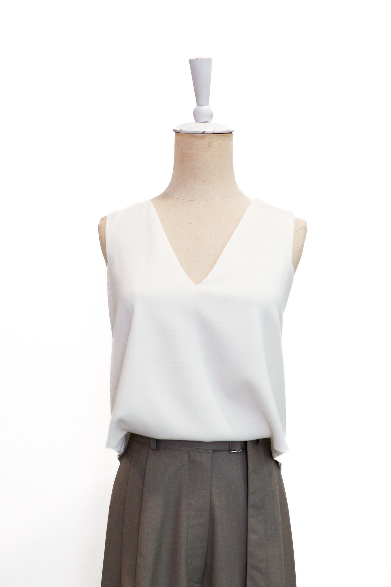 Signature French Tuck Top ( Round neck / V-neck ) - White / Black (Pre-order)