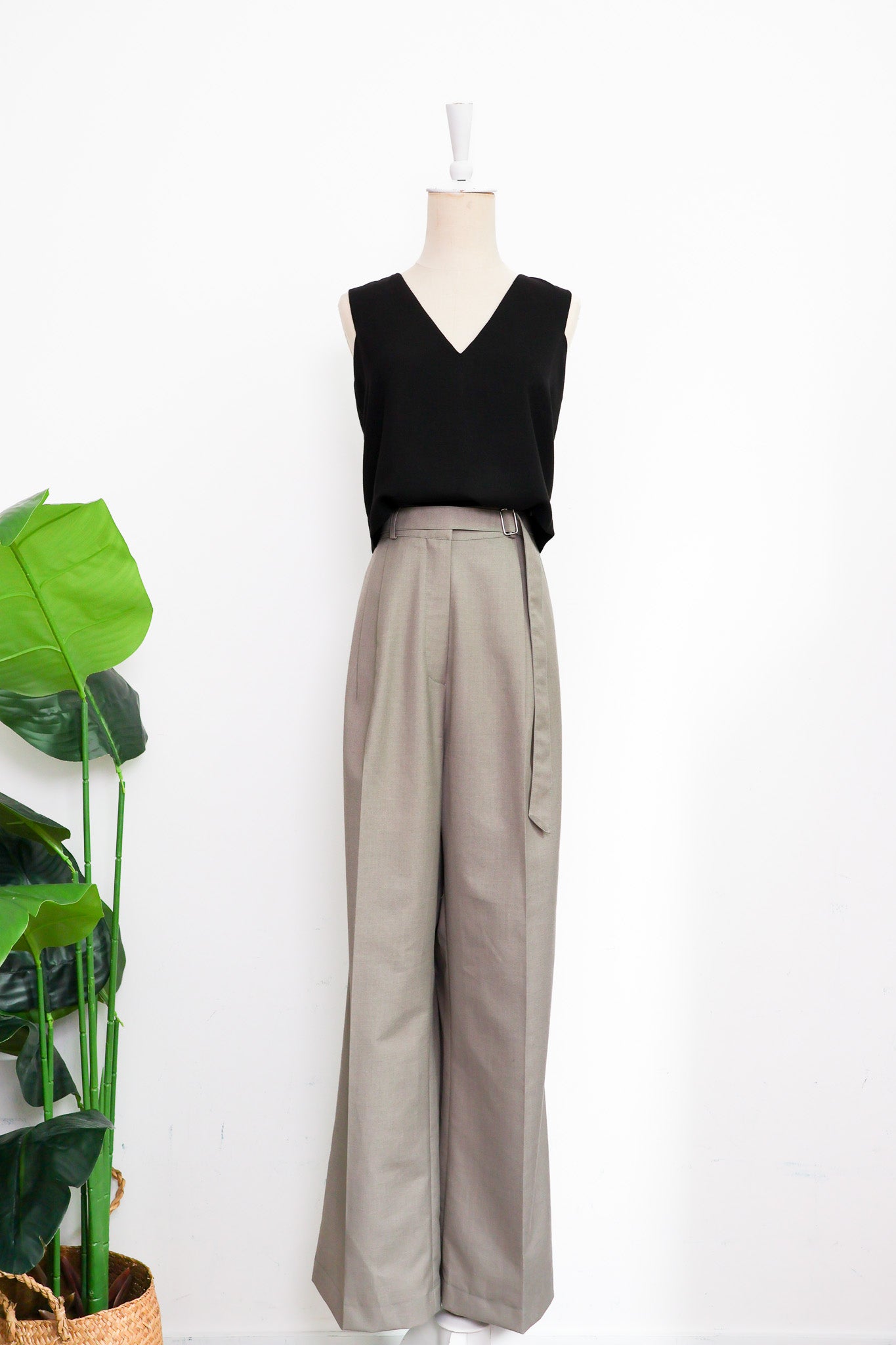 Signature French Tuck Top ( Round neck / V-neck ) - White / Black (Pre-order)