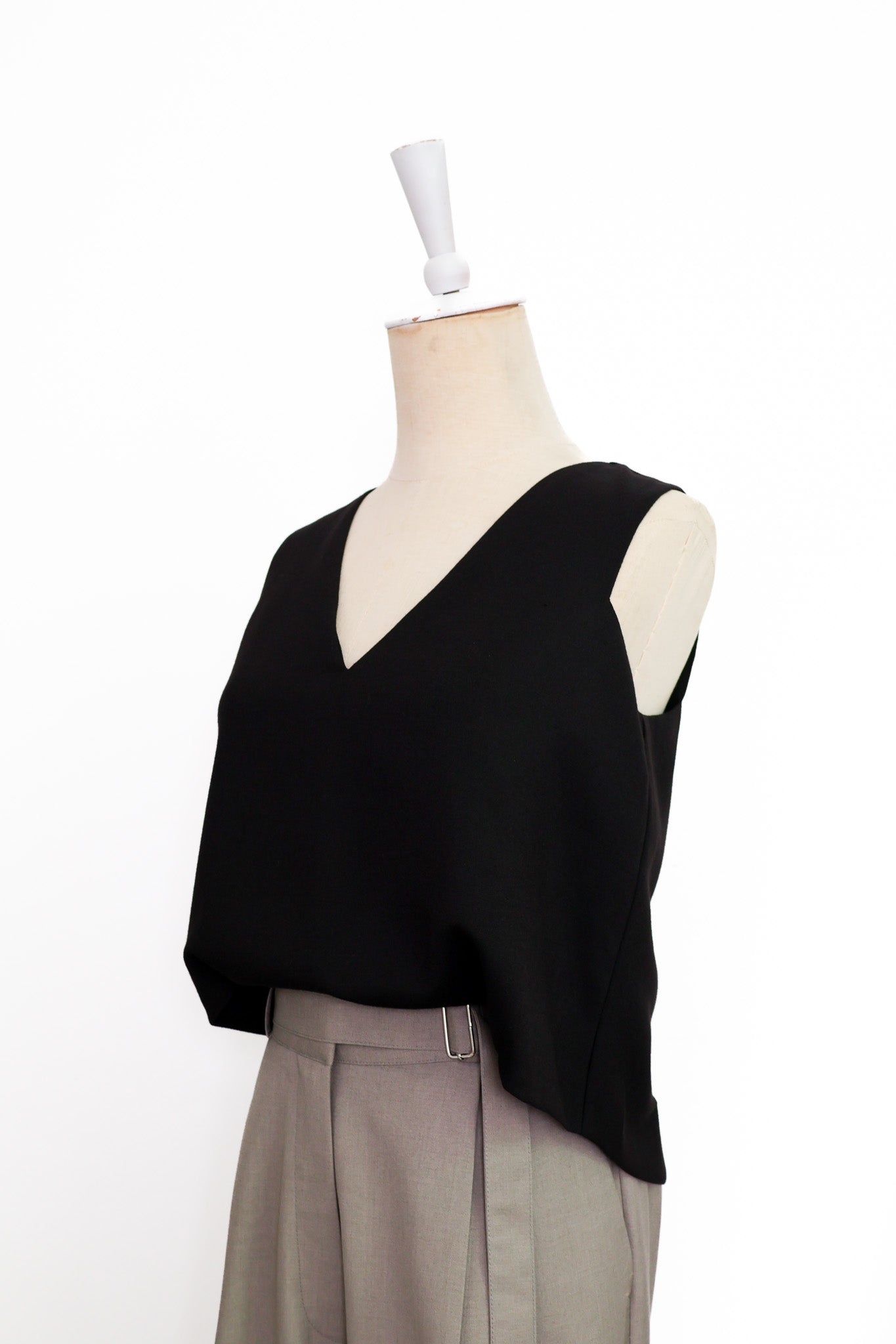 Signature French Tuck Top ( Round neck / V-neck ) - White / Black (Pre-order)