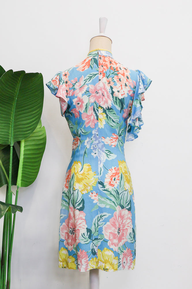 
            
                Load image into Gallery viewer, Tammie Flutter Sleeves Shift Cheongsam - Botanic Blues
            
        
