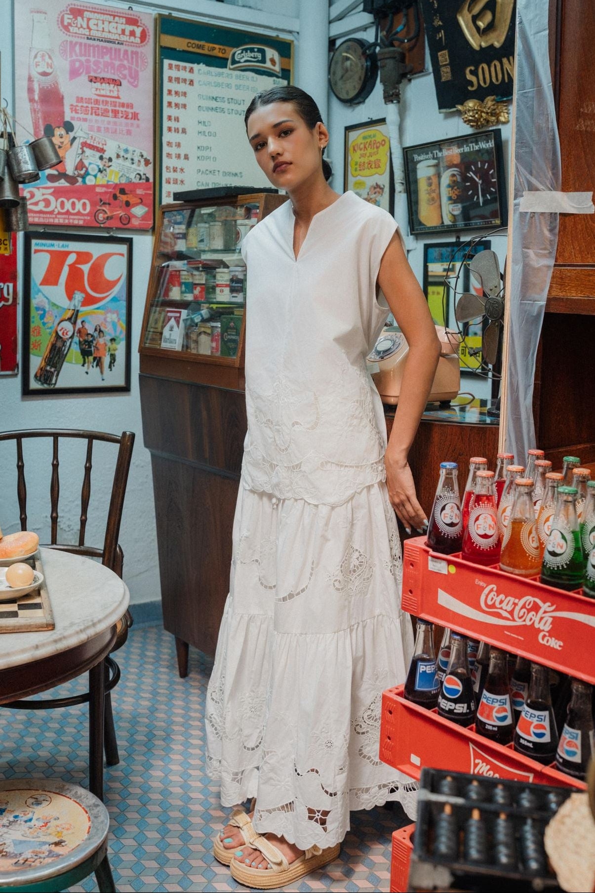 Sayang Embroidery Skirt - White / Midnight Blue