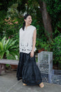 Sayang Embroidery Skirt - White / Midnight Blue