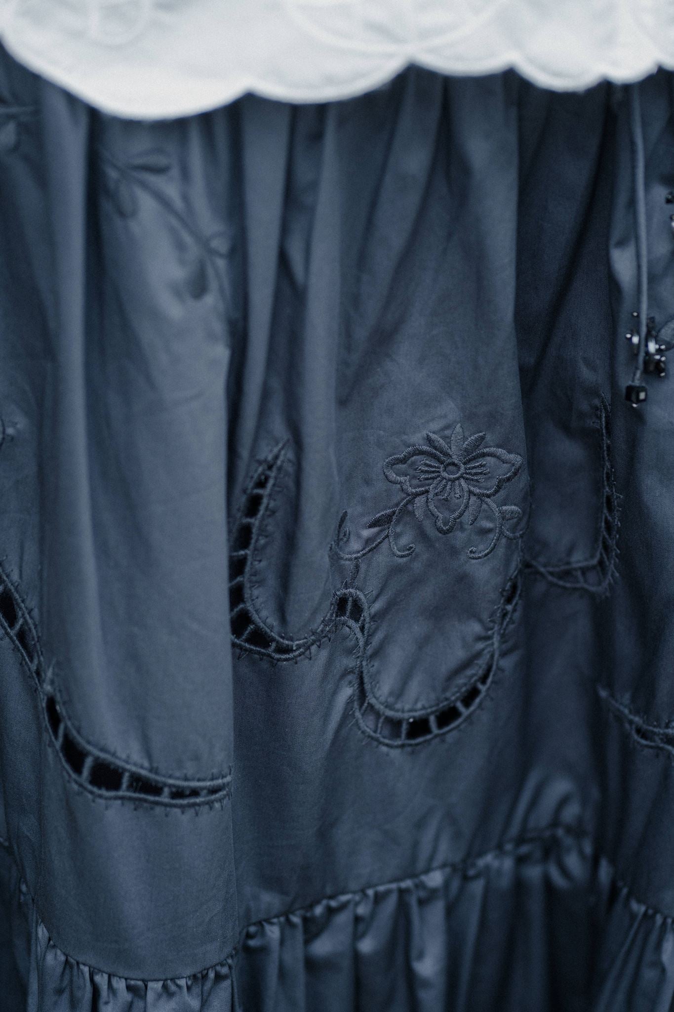 Sayang Embroidery Skirt - White / Midnight Blue