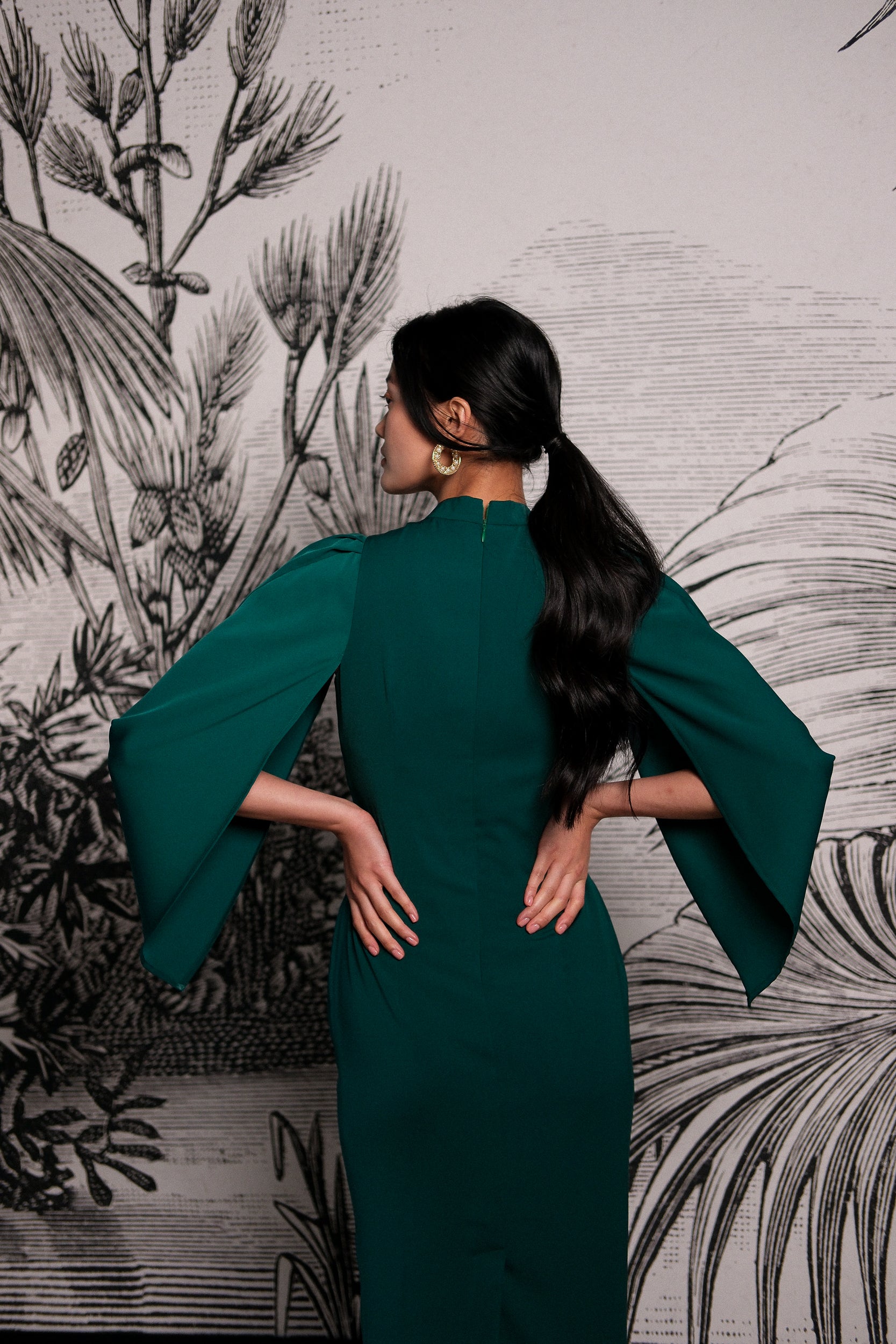 Aori Midi Cheongsam - Red / Emerald ( Pre-order )