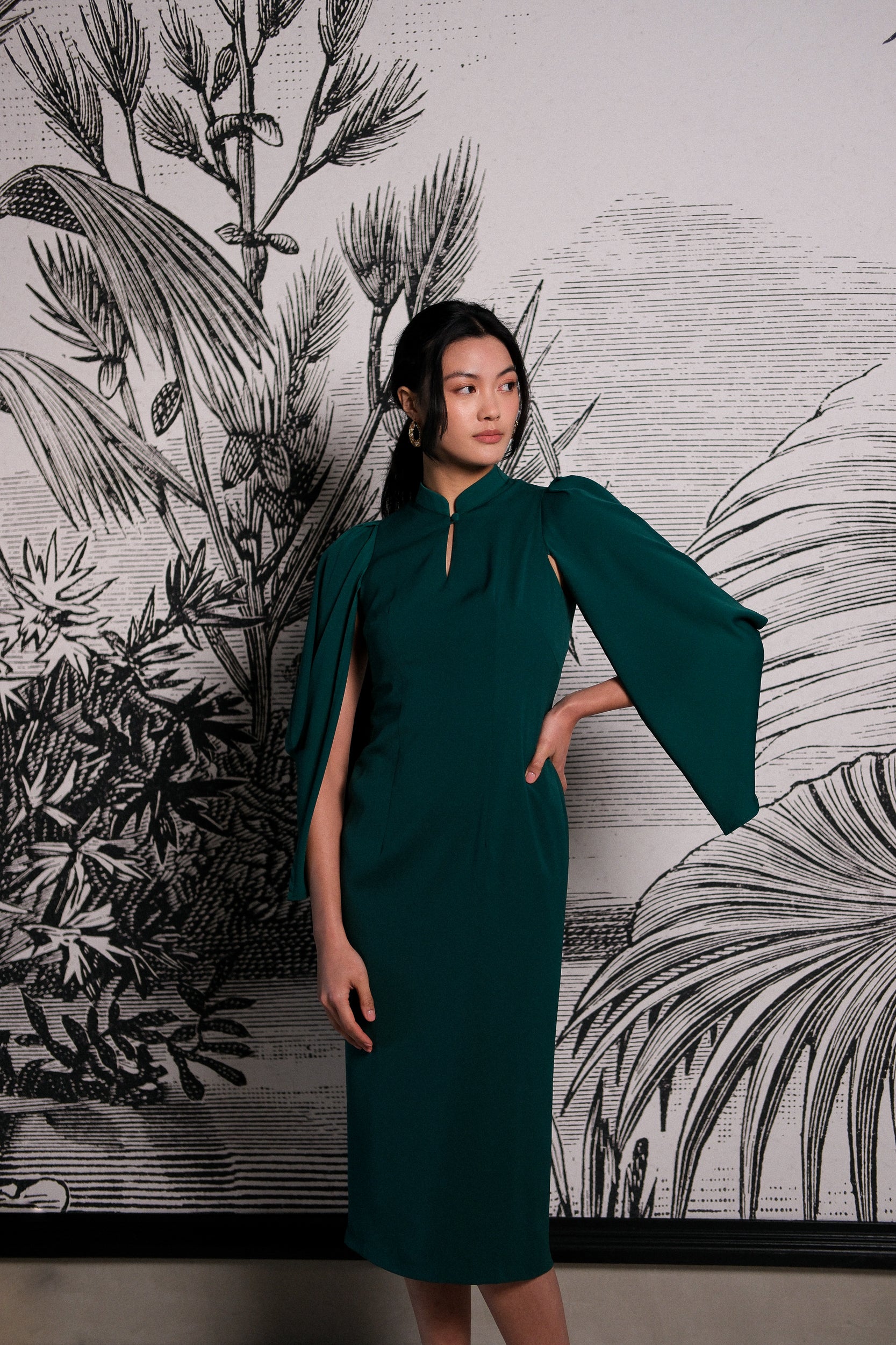 Aori Midi Cheongsam - Red / Emerald ( Pre-order )