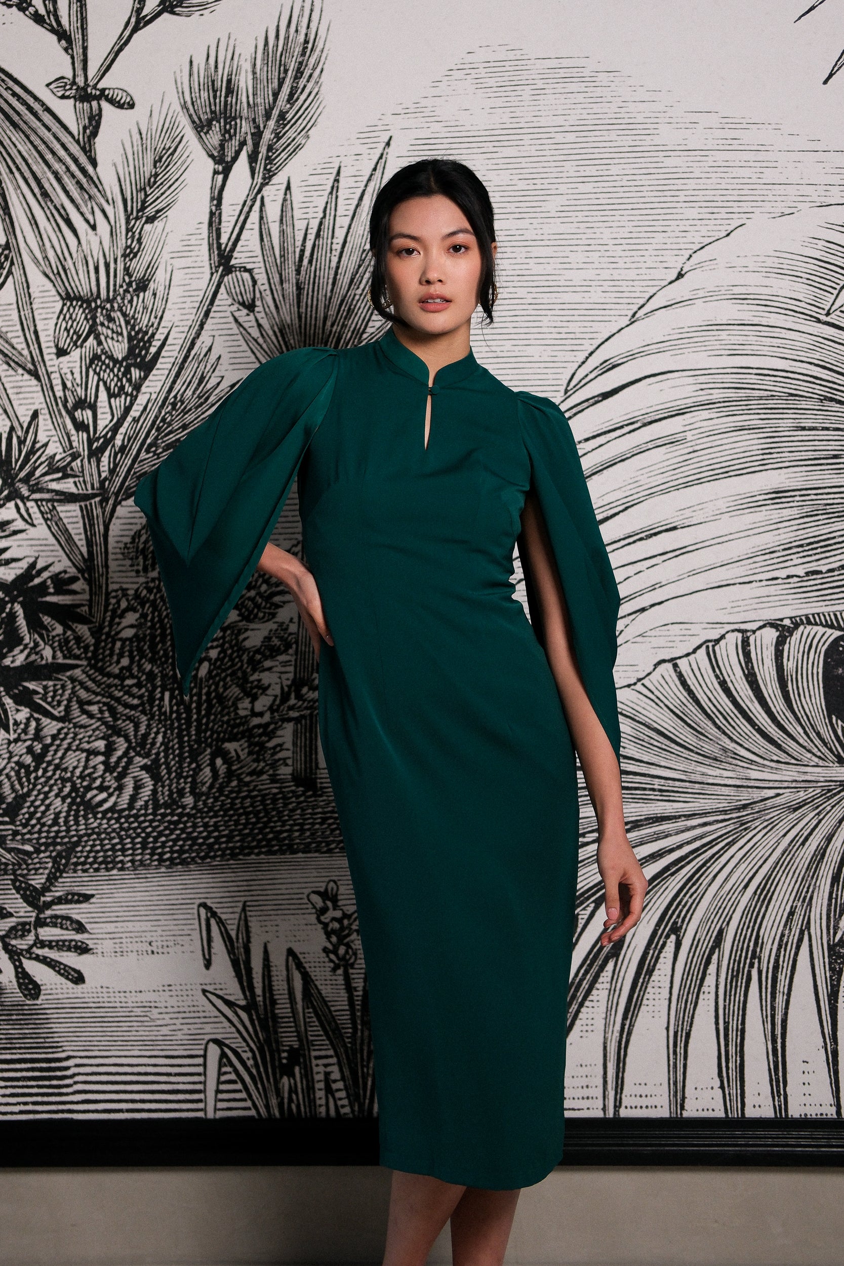 Aori Midi Cheongsam - Red / Emerald ( Pre-order )